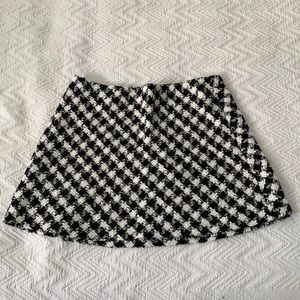 Black and withe skirt